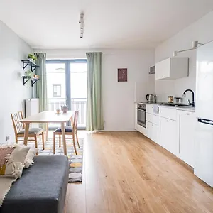 Apartament Polaka ~ Self Check-in 24 ~ Car Park ~lift, Wrocław